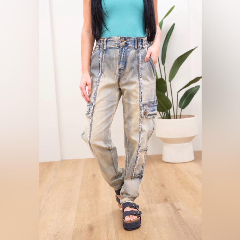 Brand New Oli & Hali Vintage Washed Cargo Relaxed Fit Jeans!! Size Large